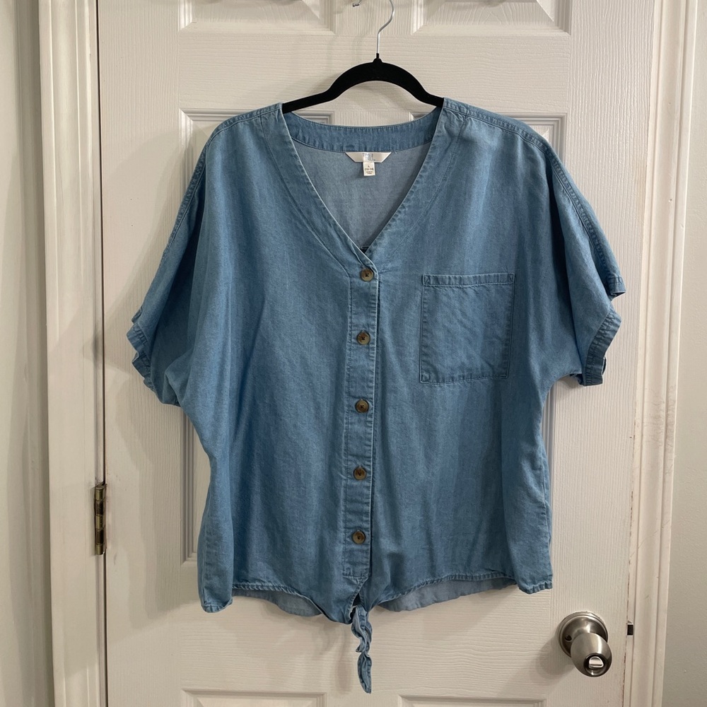 Time and Tru Light Blue Denim Chambray Button Down Blouse Size L
